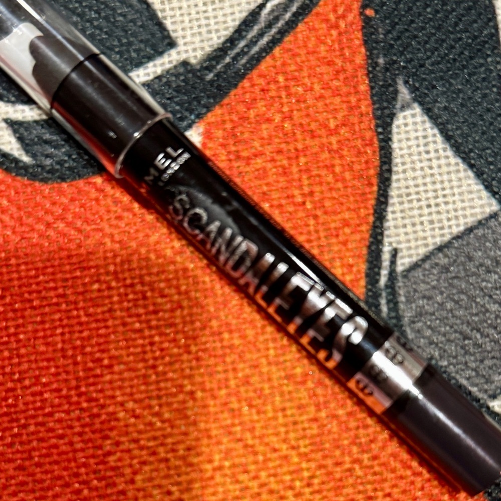 Rimmel 018 Black Betrayal Scandaleyes Black Eyeliner